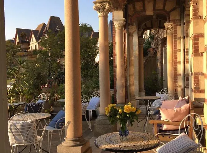 Bed and Breakfast La L'argentine 4*